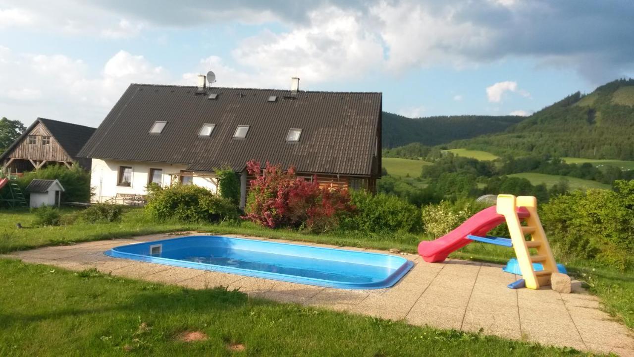 Apartman V Chaloupce Na Vrsku Bernsdorf Dış mekan fotoğraf