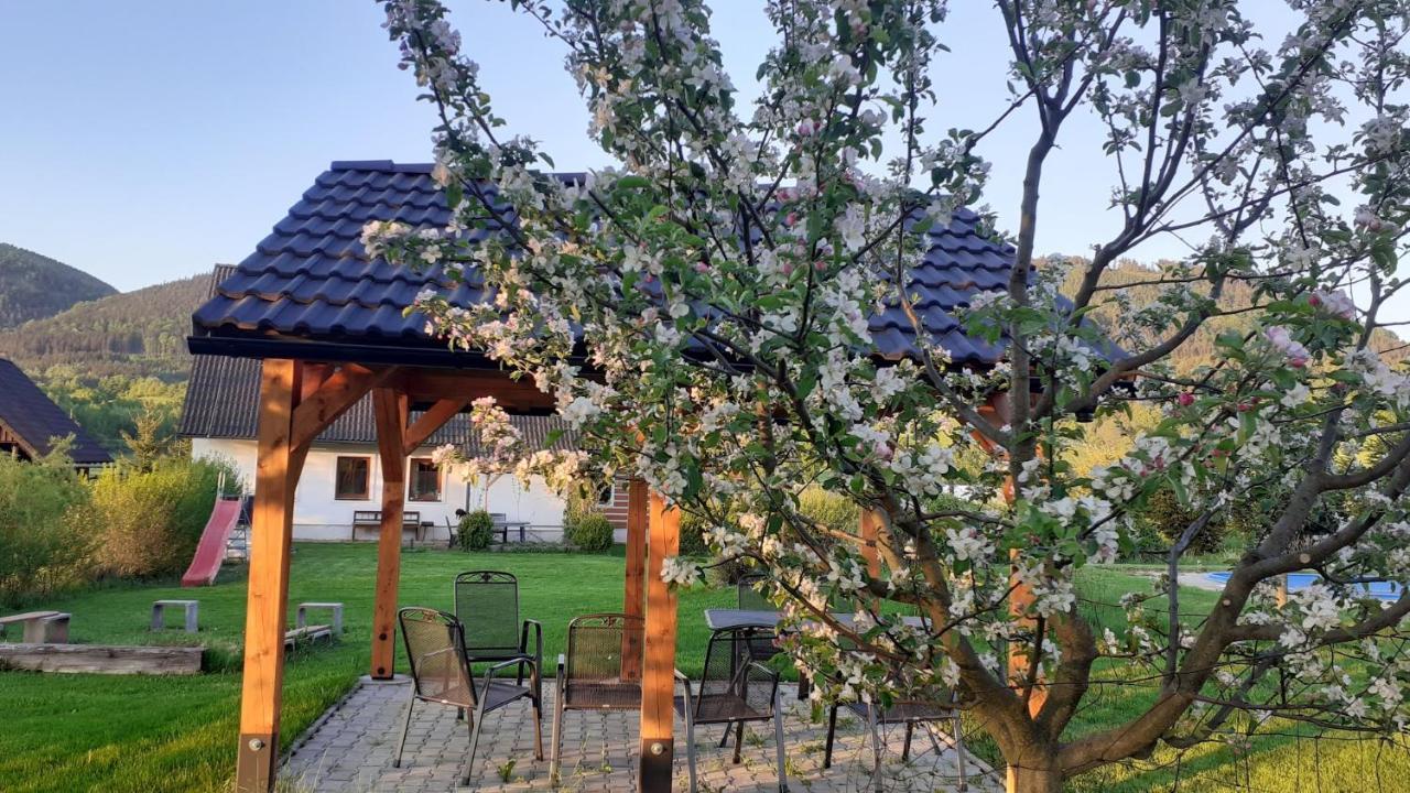 Apartman V Chaloupce Na Vrsku Bernsdorf Dış mekan fotoğraf